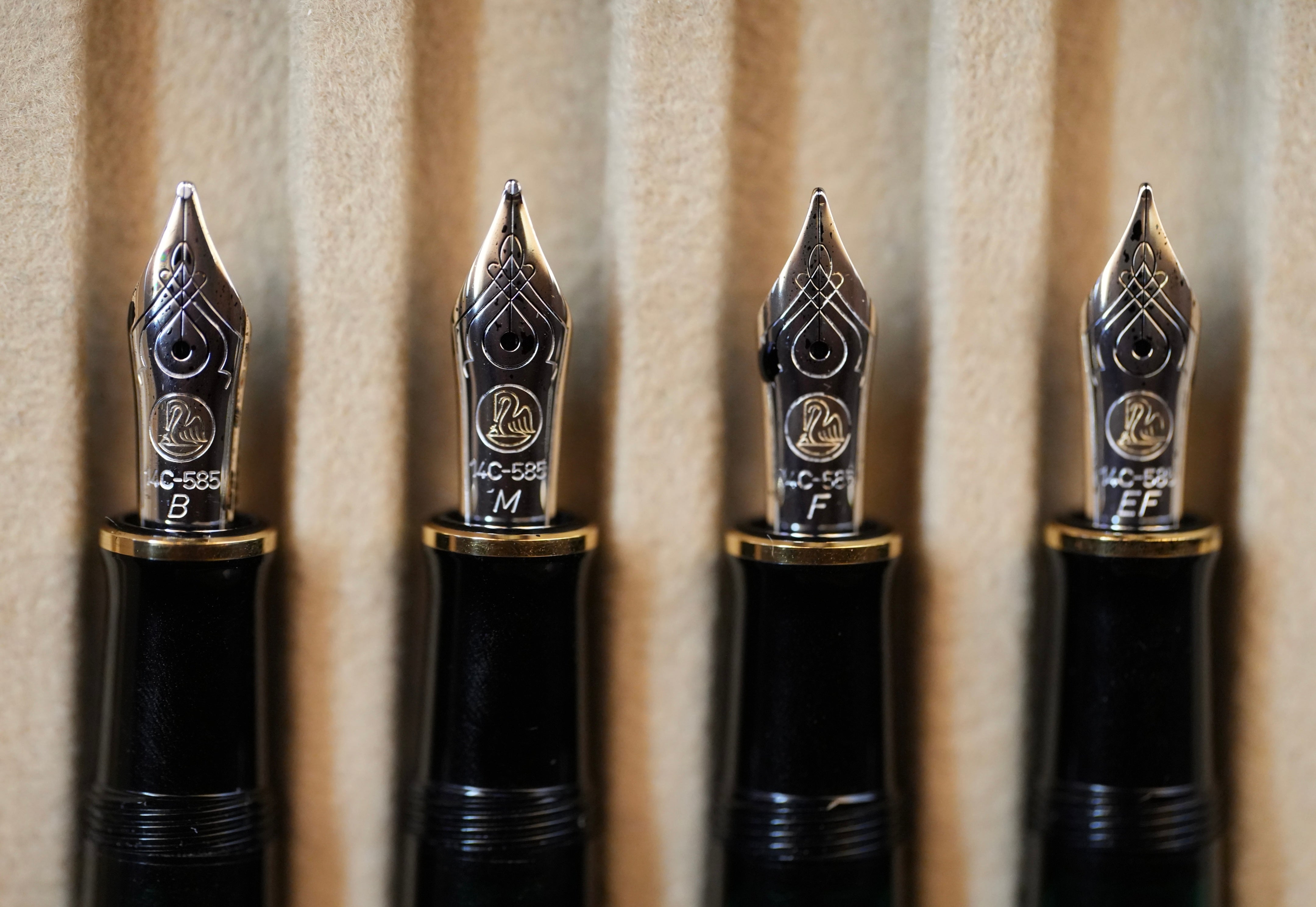 Pelikan M400 Nib Log