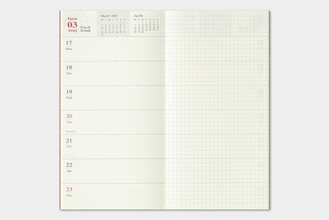 TRAVELER'S Notebook Regular Size 2025 Weekly + Memo (Pre-order Starts 10/1, Ships 10/16)