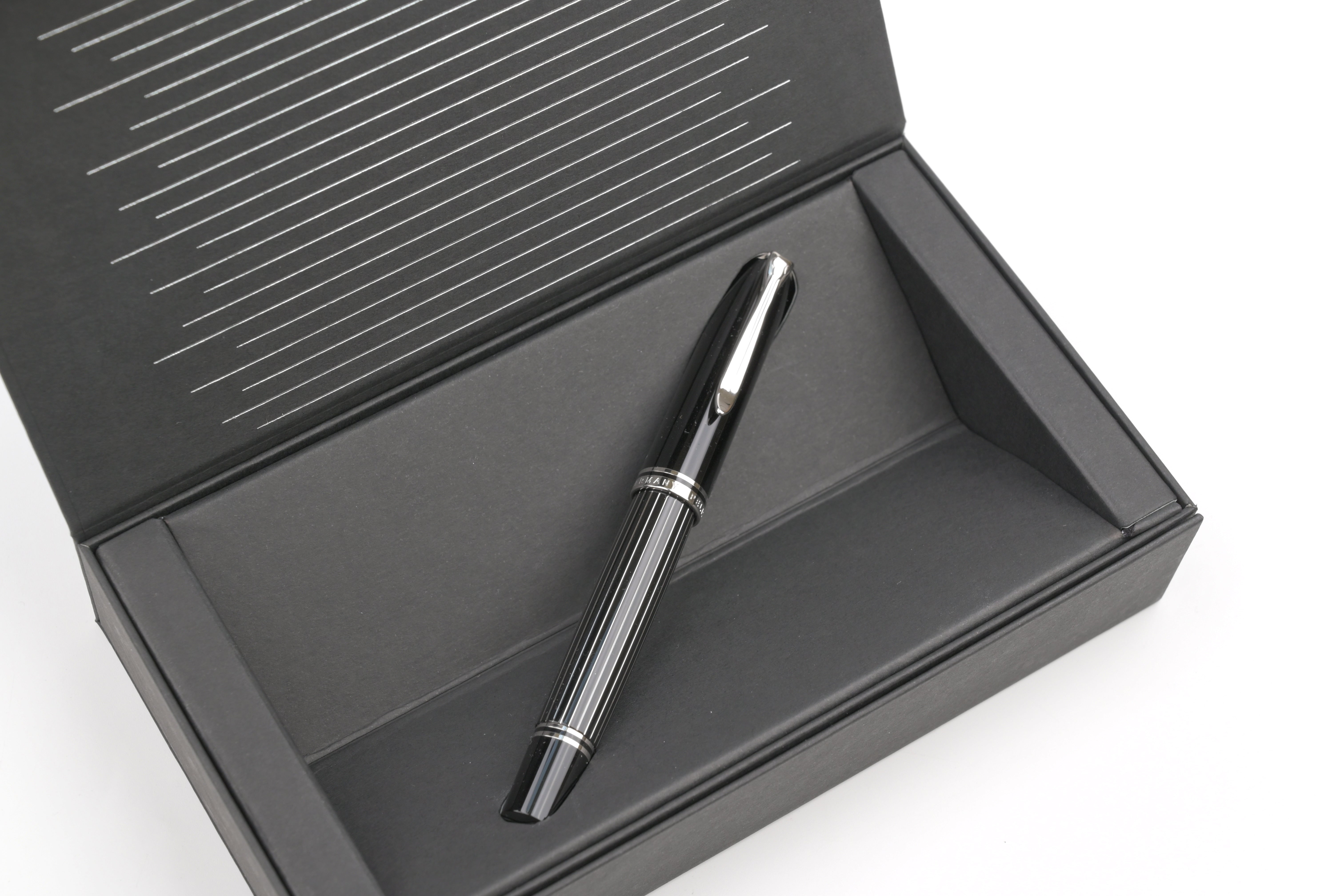 Pelikan M815 Fountain Pen - Souverän - Metal Striped - Black
