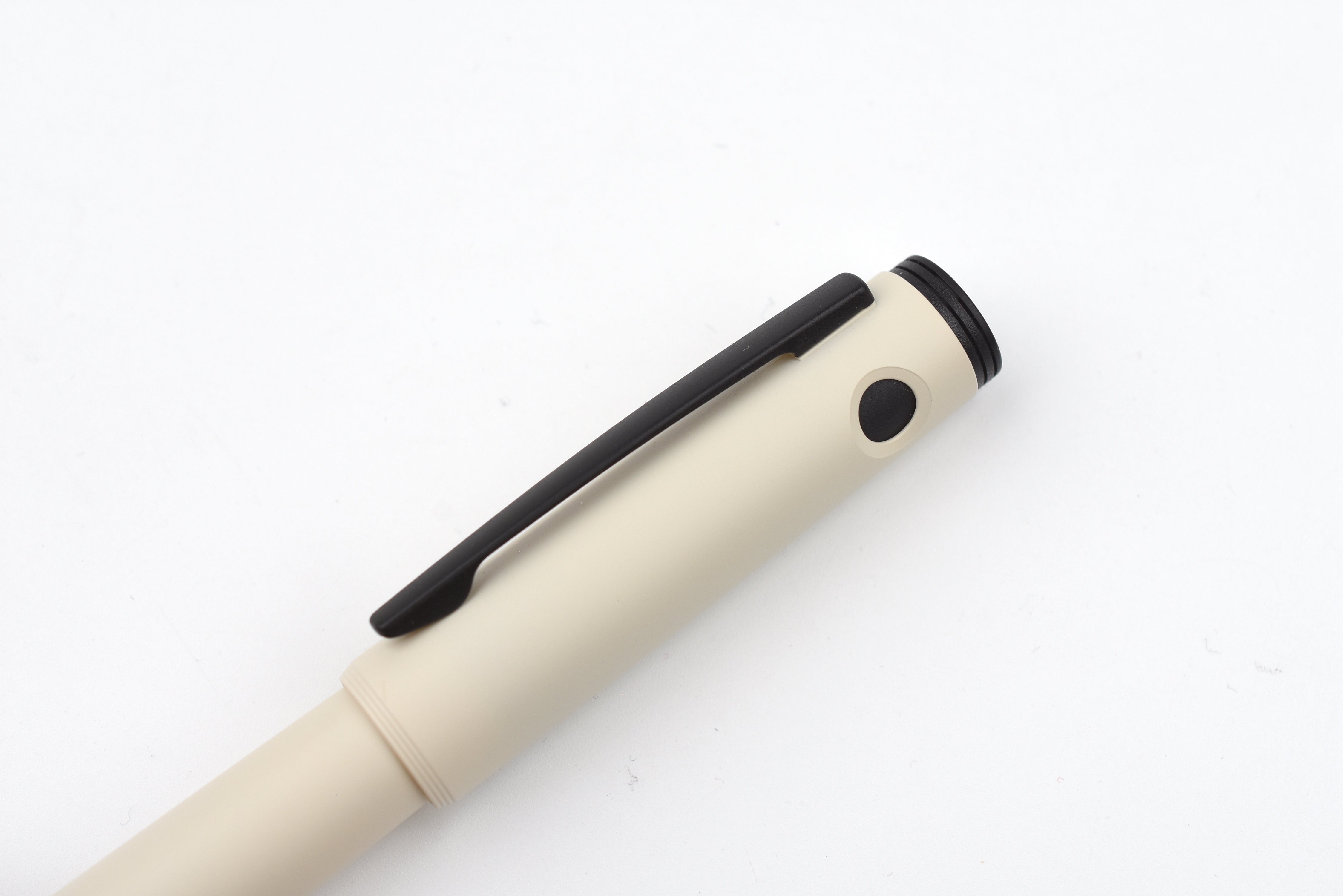 Pilot Explorer Fountain Pen - Matte Ivory – Yoseka Stationery