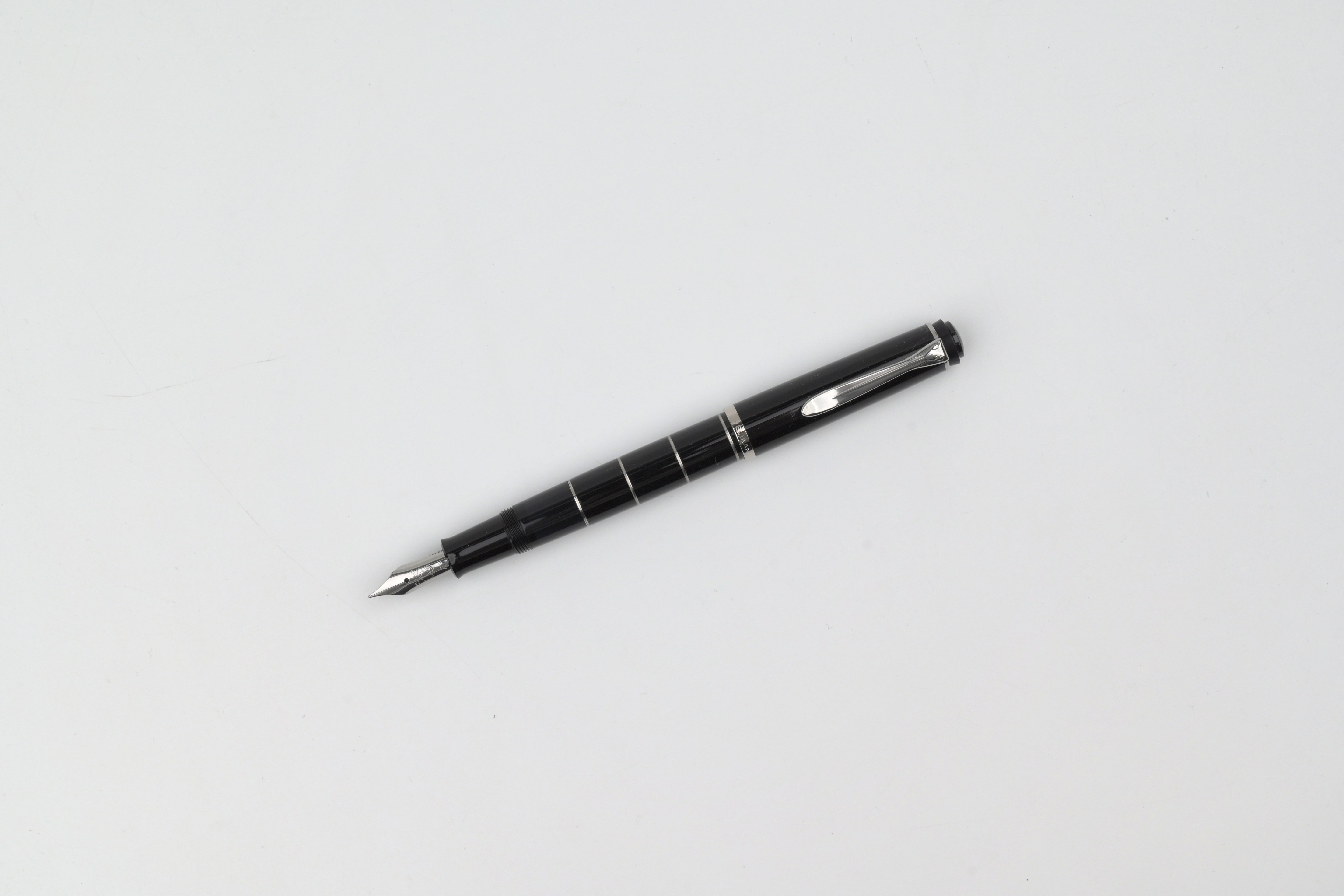 Pelikan M215 Fountain Pen - Classic - Black & Silver Rings