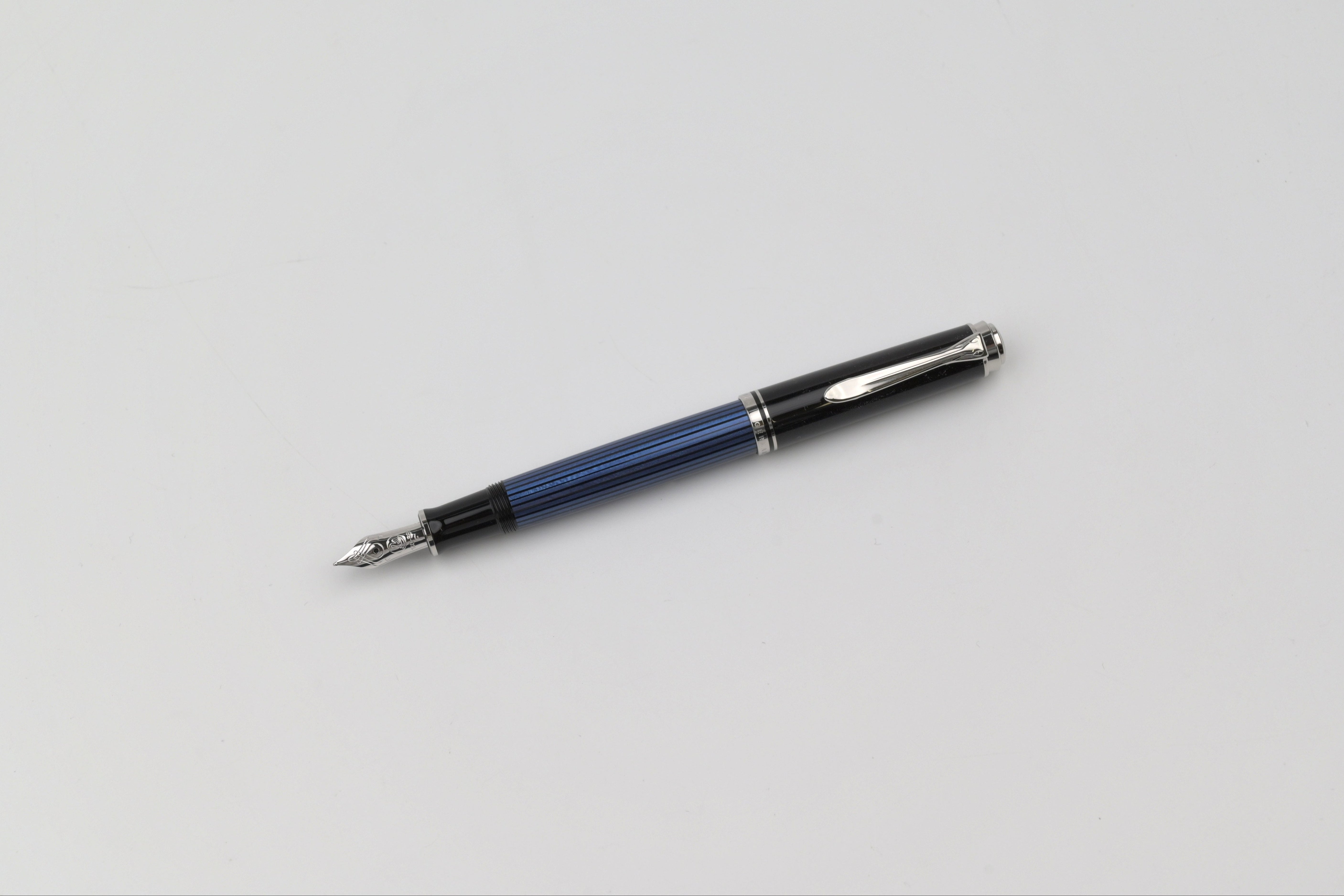 Pelikan M405 Fountain Pen - Souverän - Black-Blue – Yoseka Stationery