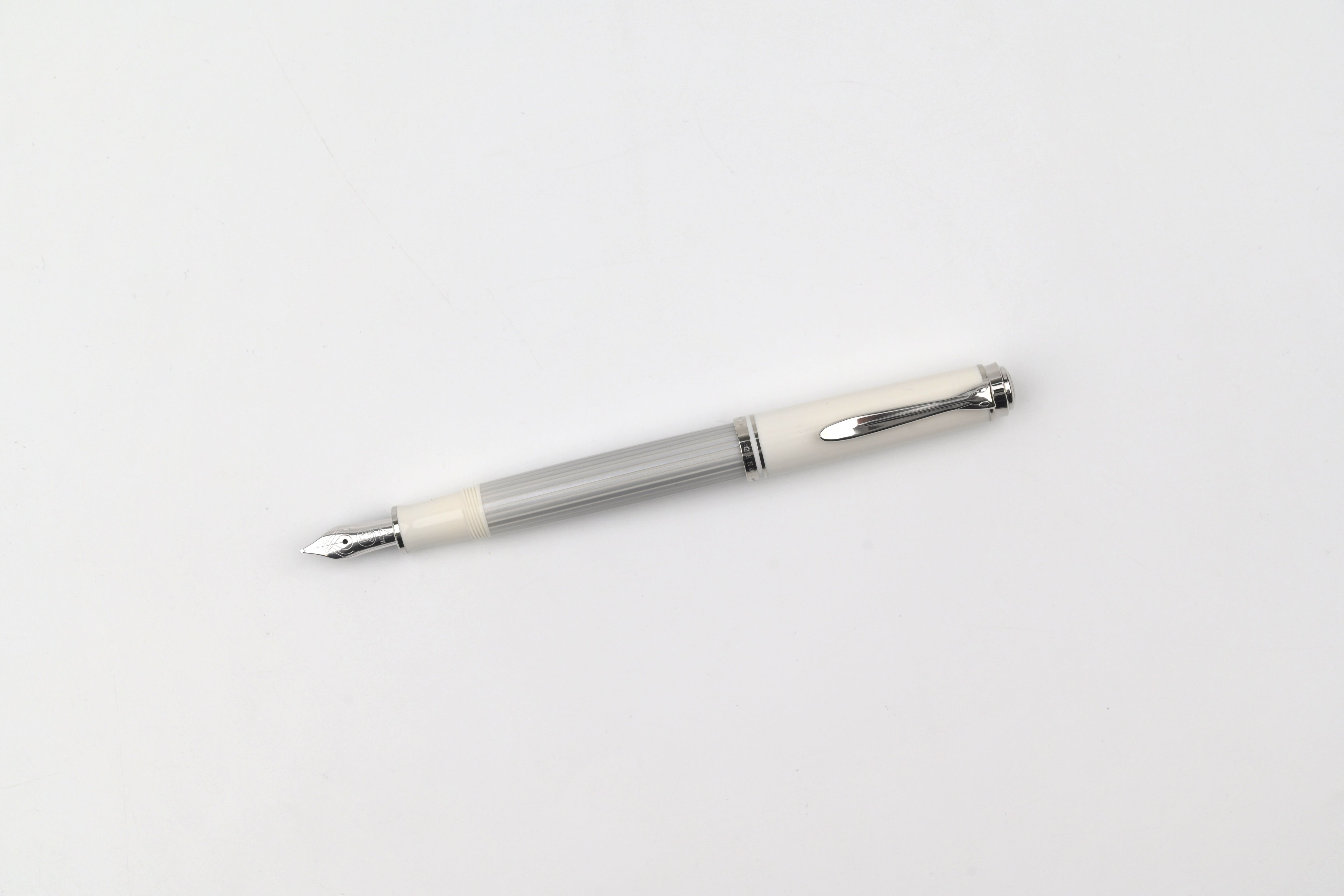 Pelikan M405 Fountain Pen - Souverän - Silver-White