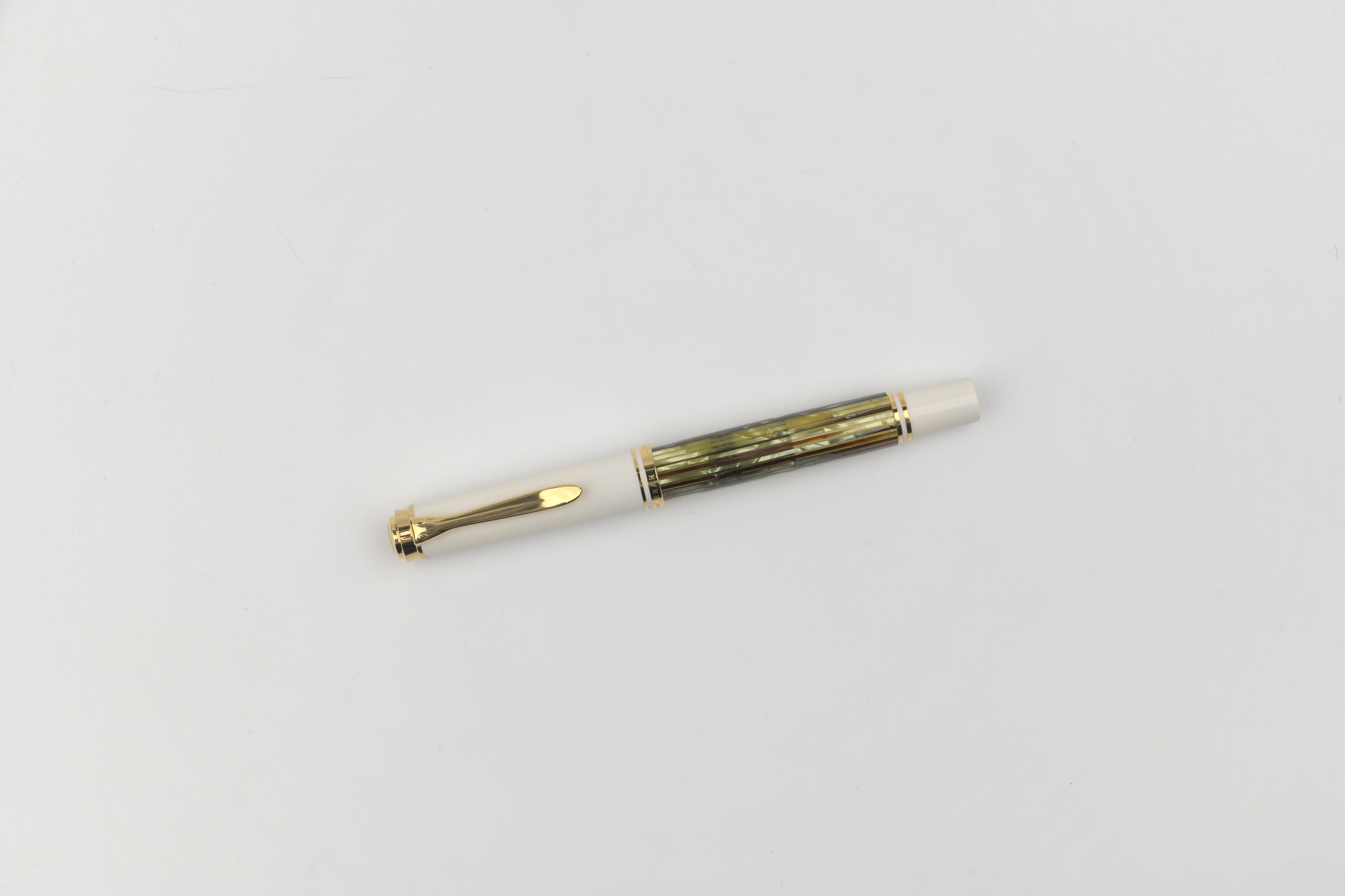 筆記具 PELIKAN Souveran M400 White Turtoise OM Pelikan M400 Fountain Pen - Souverän - Tortoiseshell White