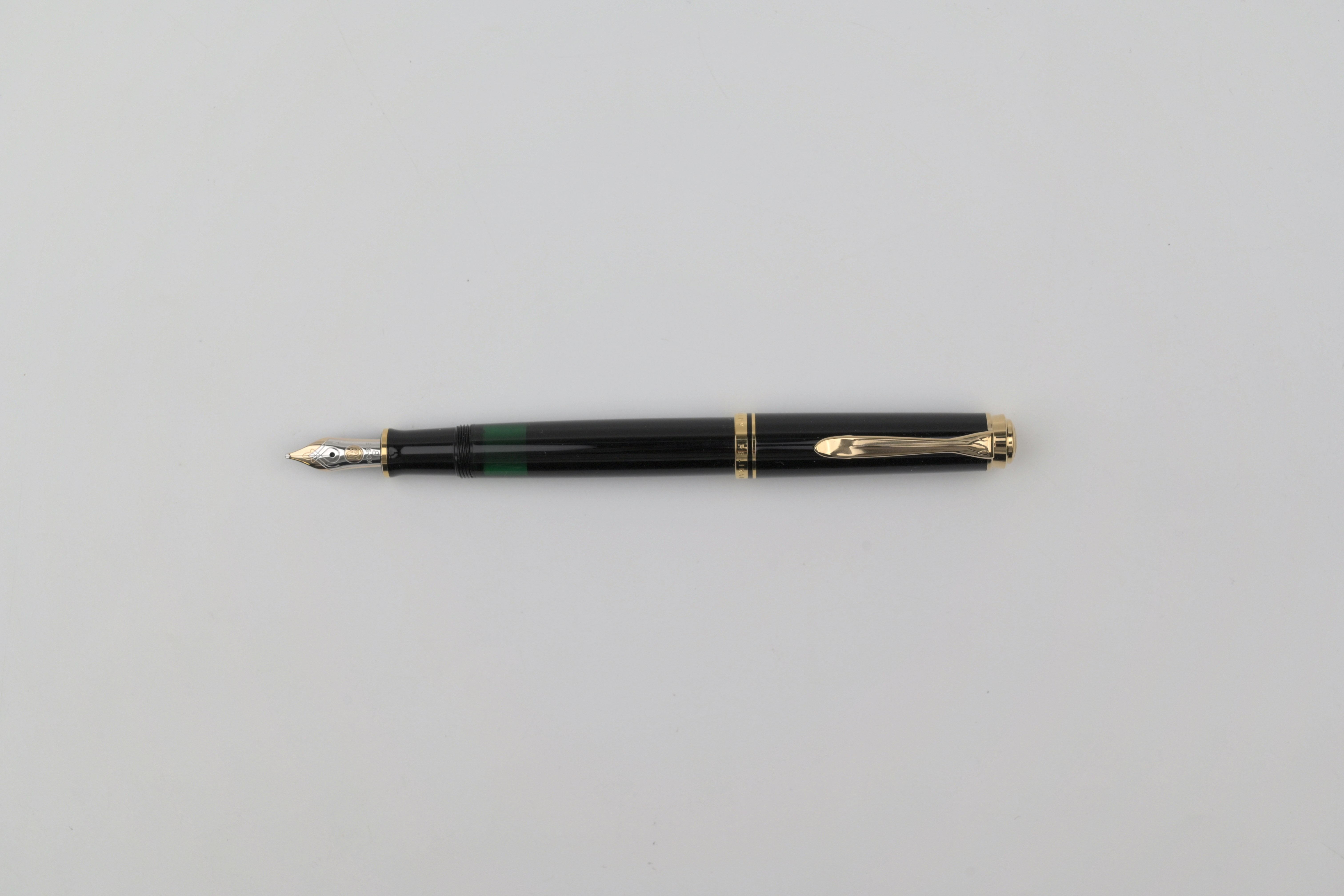 Pelikan Souverän M-400 万年筆 F（細字） DSC_0824_22487c2f-56b7-4d28-