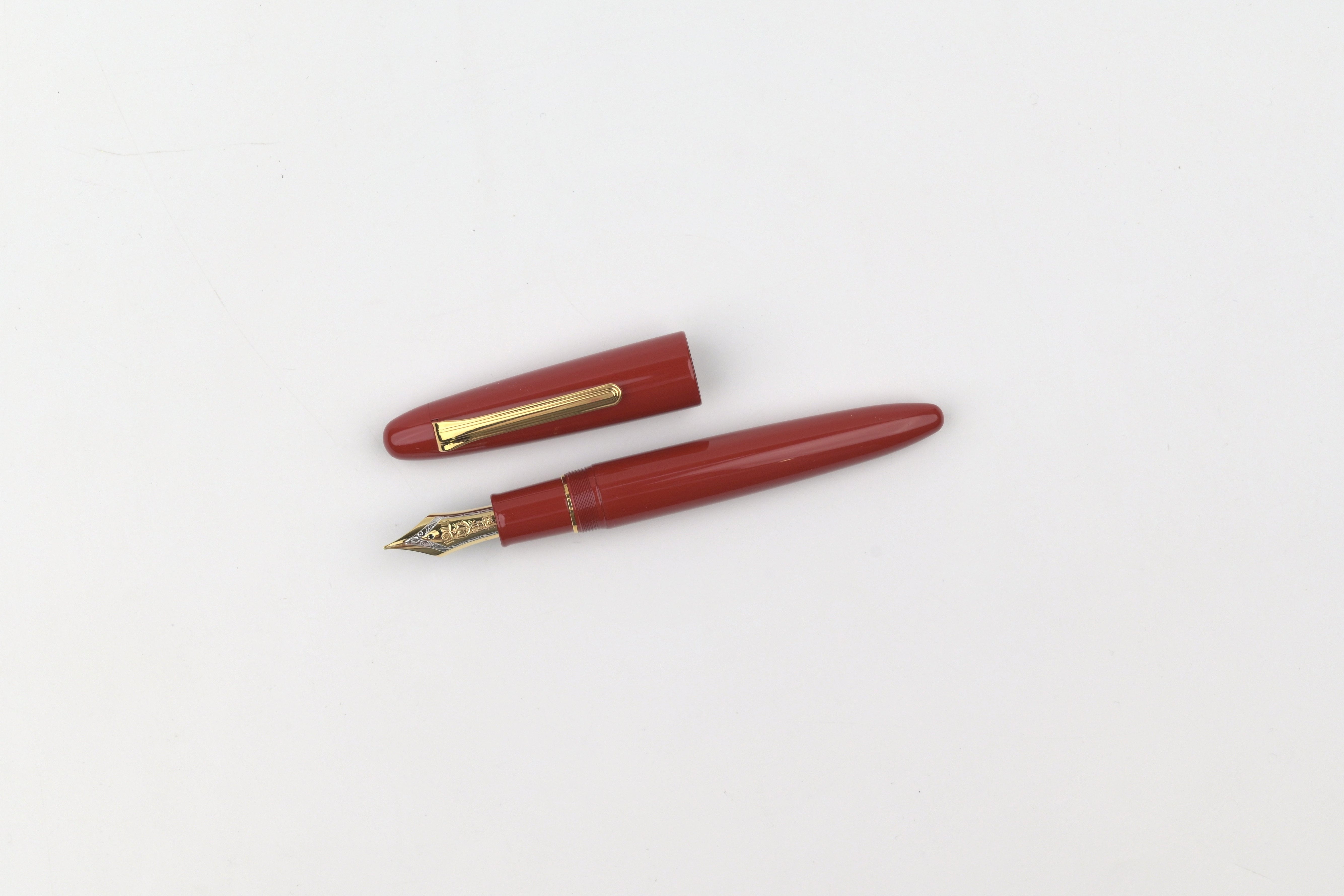 Sailor 1911 King of Pen Ebonite Fountain Pen - Color Urushi - Gold Trim - Crimson Red
