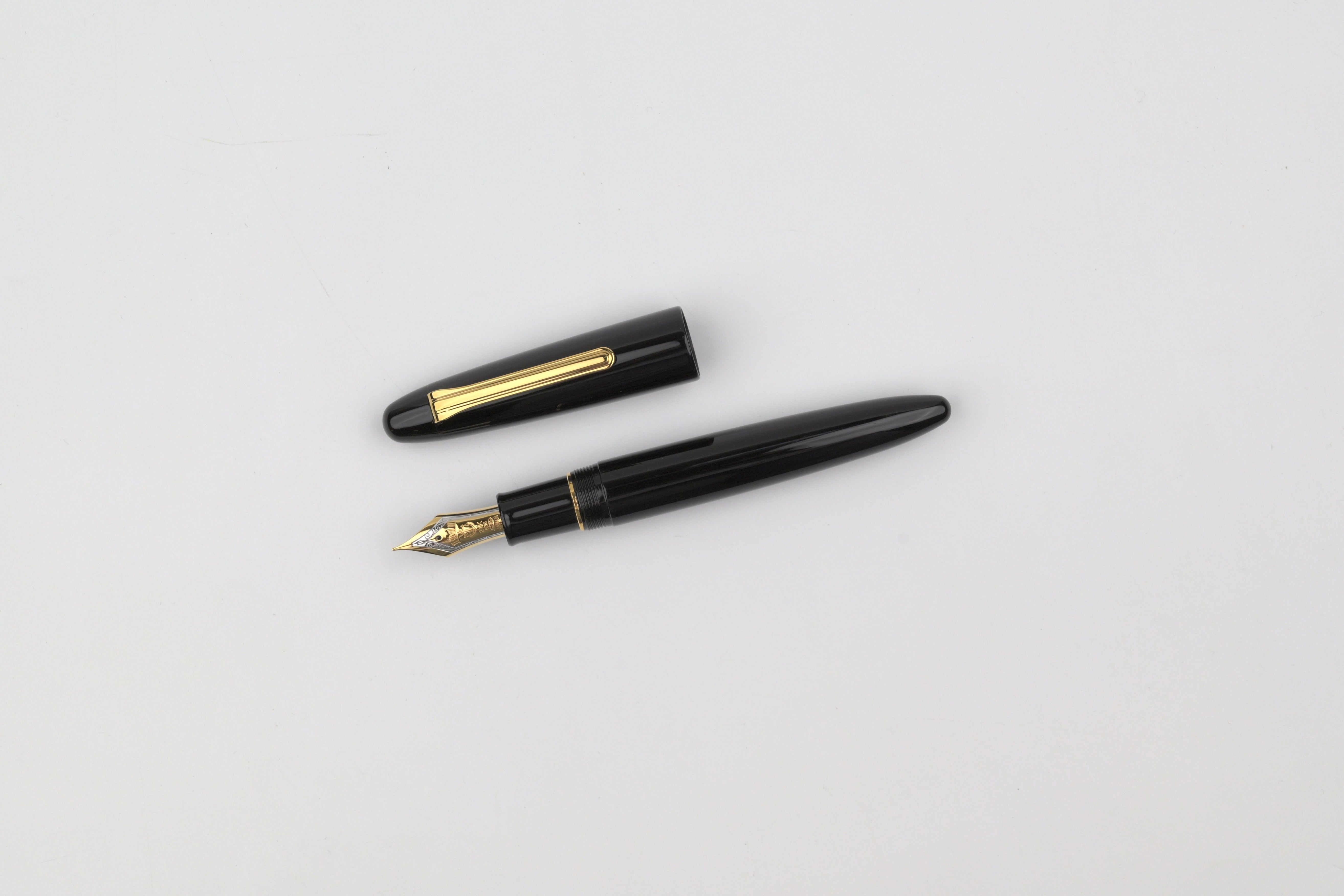 Sailor 1911 King of Pen Ebonite Fountain Pen - Color Urushi - Gold Trim - Black