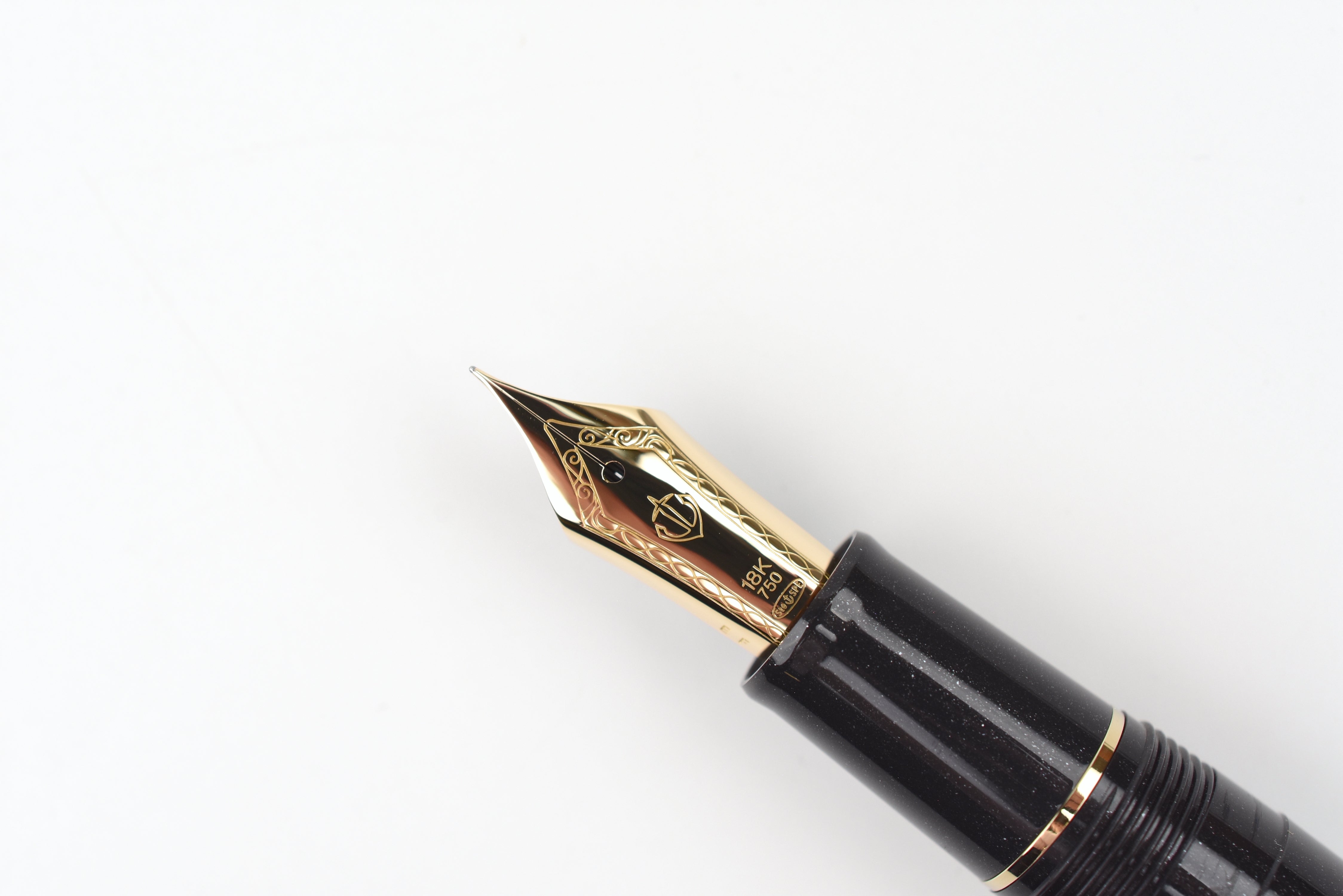 Sailor 1911 Large Fountain Pen - 18K Gold Trim - Shining Black