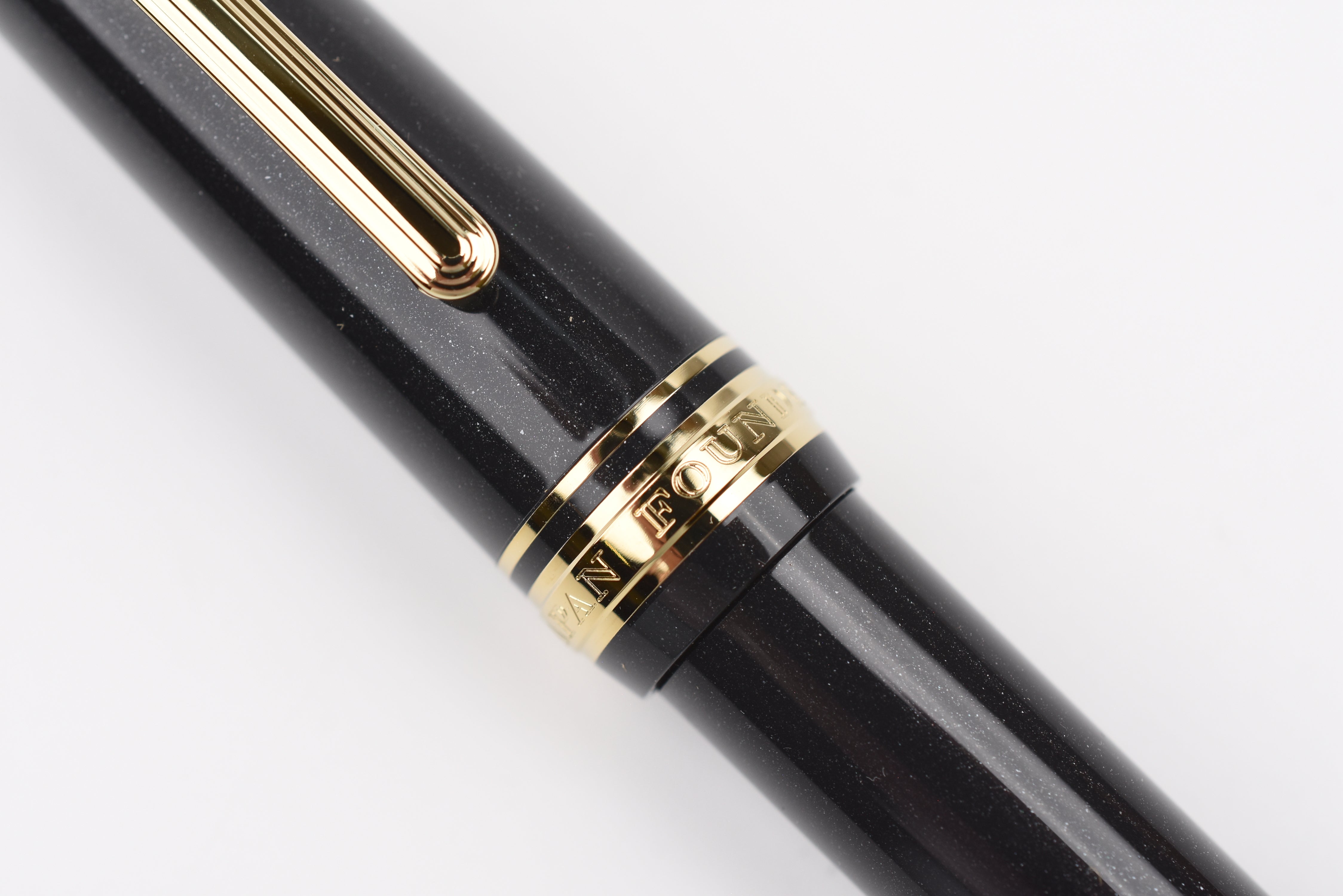 Sailor 1911 Large Fountain Pen - 18K Gold Trim - Shining Black