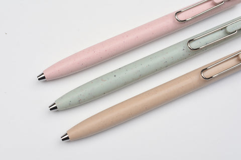 Uni-Ball - Uni Mitsubishi Pencil - Porte Mines Premium M552 Rechargeables -  Dessin Technique - Avec Gradation Réglable et Gomme - Mine NanoDia - Lot  Assorti de 4-0,3mm + 0,5mm + 0,7mm + 0,9mm : : Fournitures de  bureau