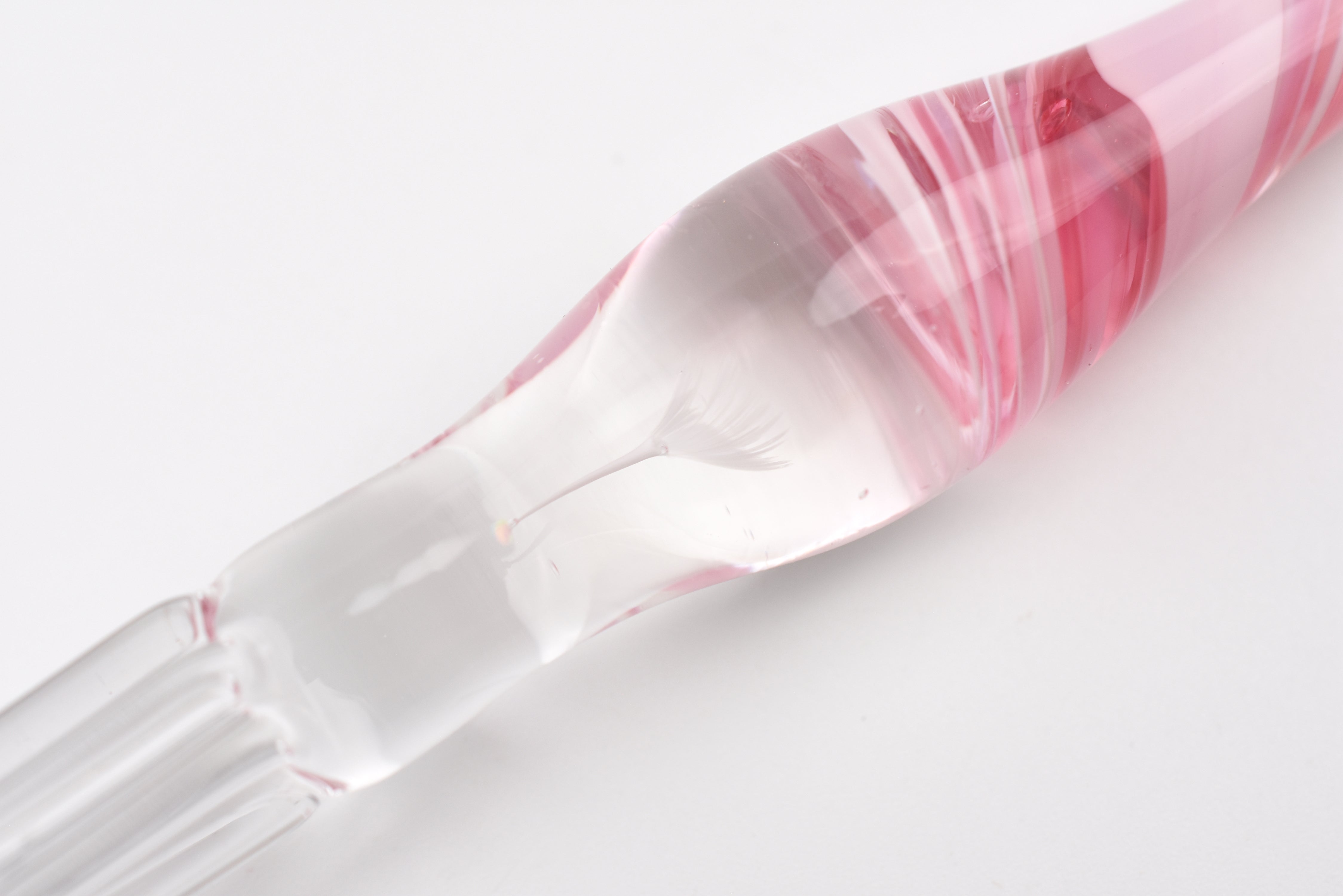 Glass Studio AUN Glass Pen - Traveler in The Wind - White and Gold Pink