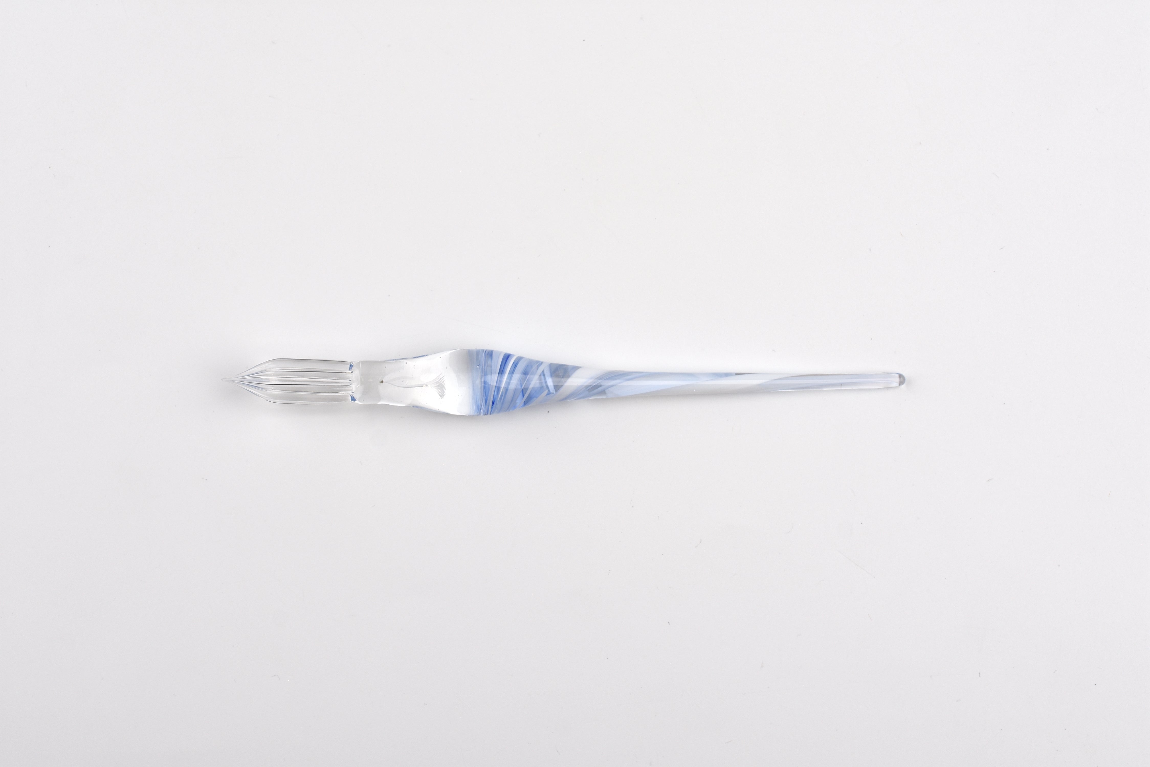 Glass Studio AUN Glass Pen - Traveler in The Wind - White and Blue