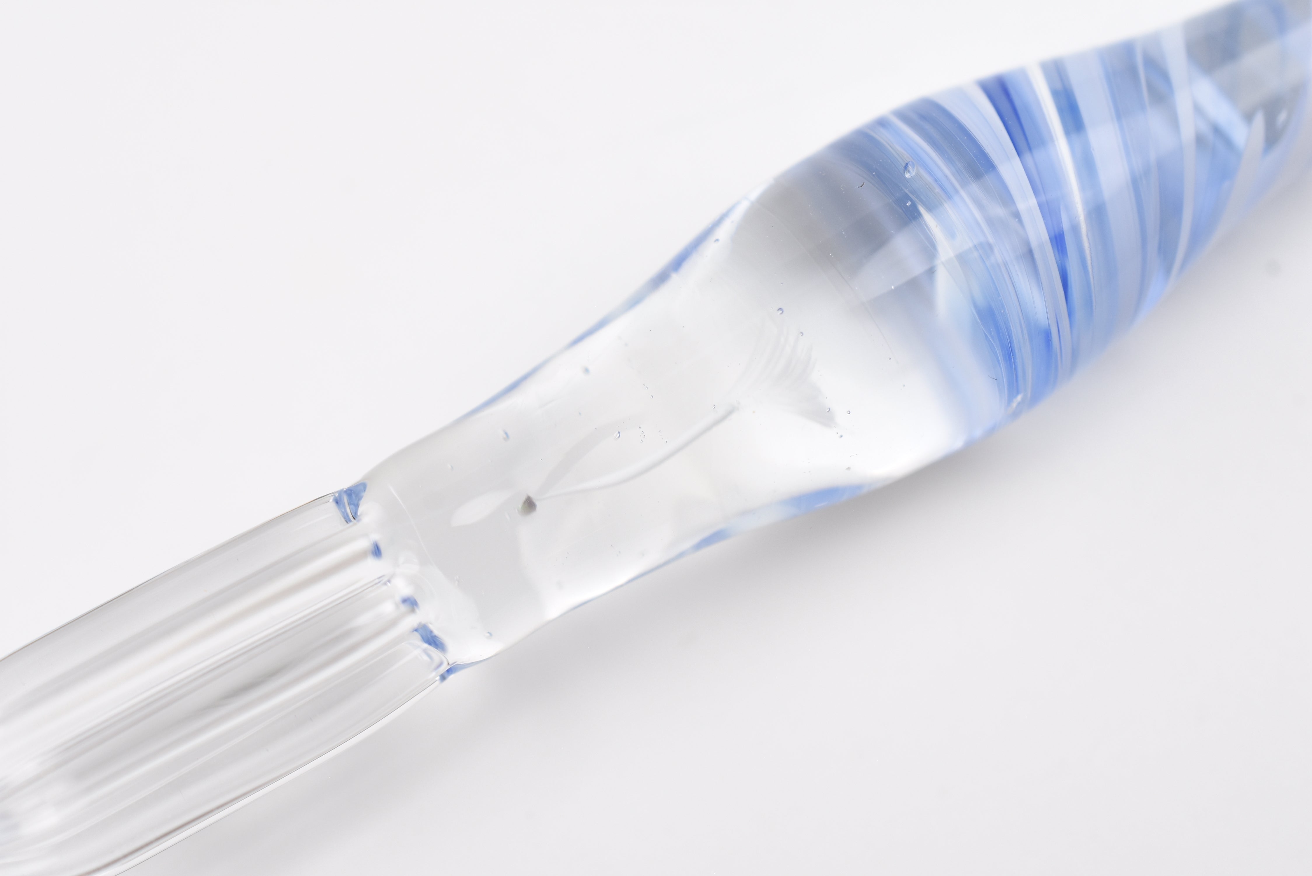 Glass Studio AUN Glass Pen - Traveler in The Wind - White and Blue