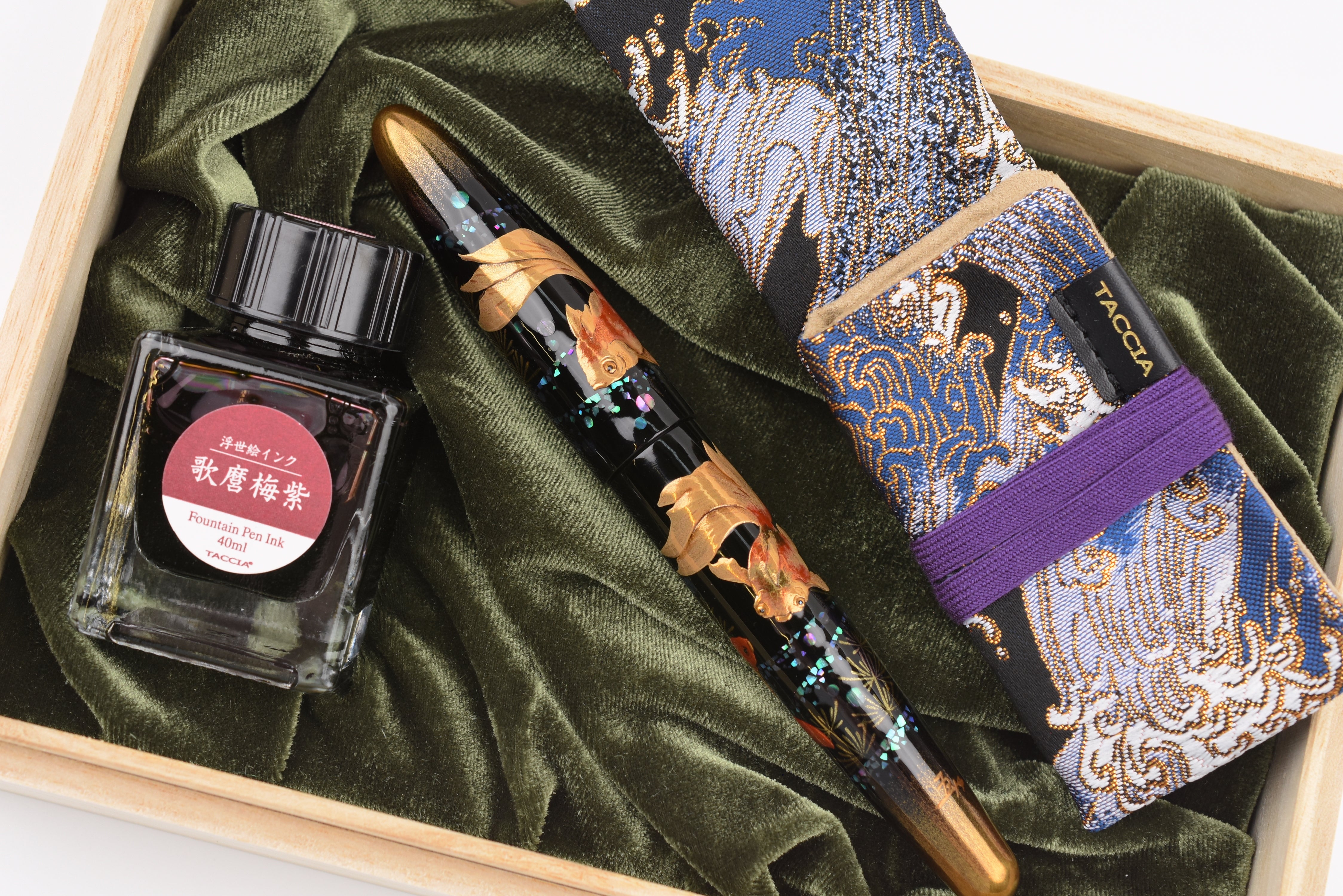 Taccia Empress Fountain Pen - Goldfish Suaka - Limited Edition