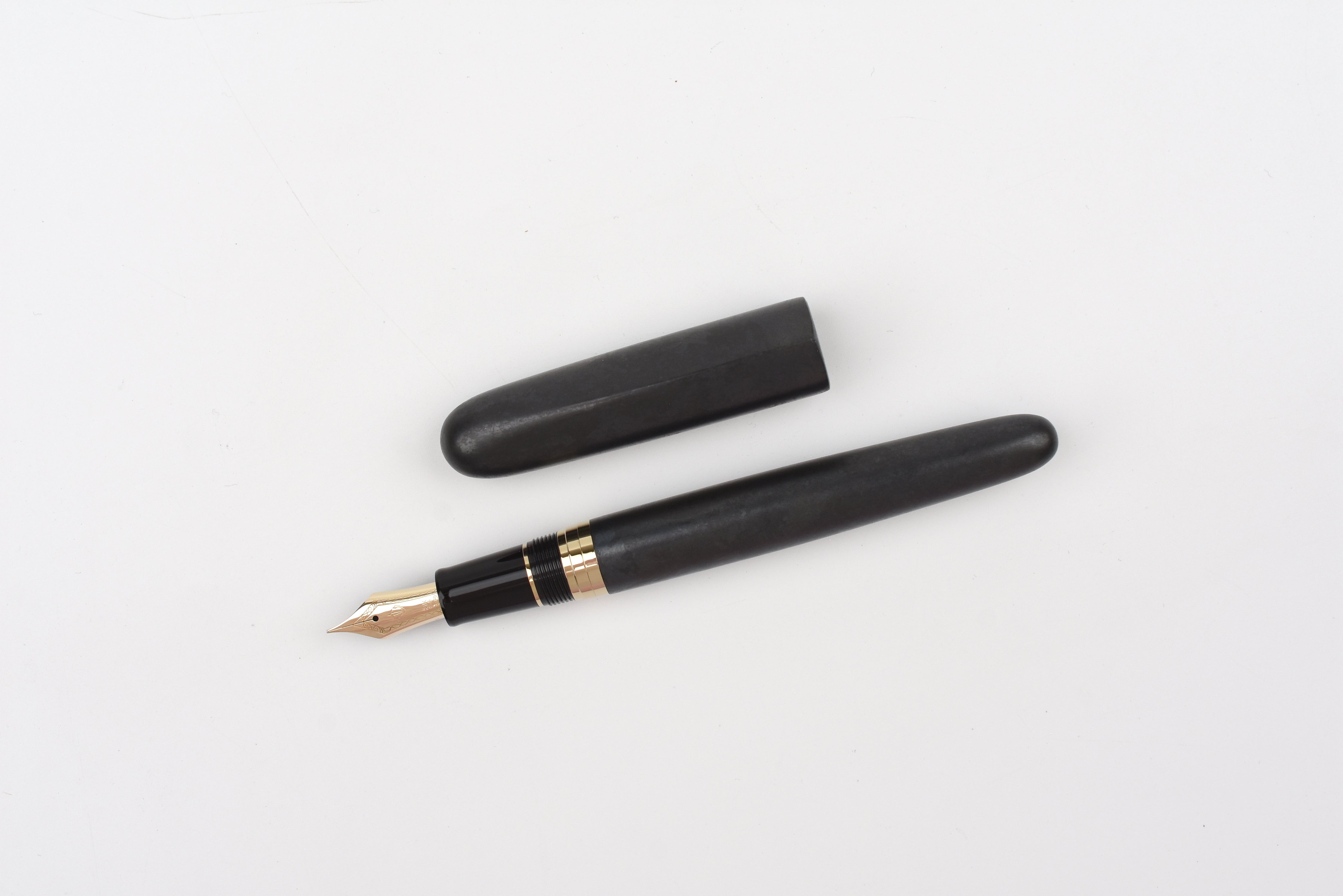 Sailor Large Fountain Pen - Nawate Kuroginhaku - Ei (Matte Black Silver Foil)