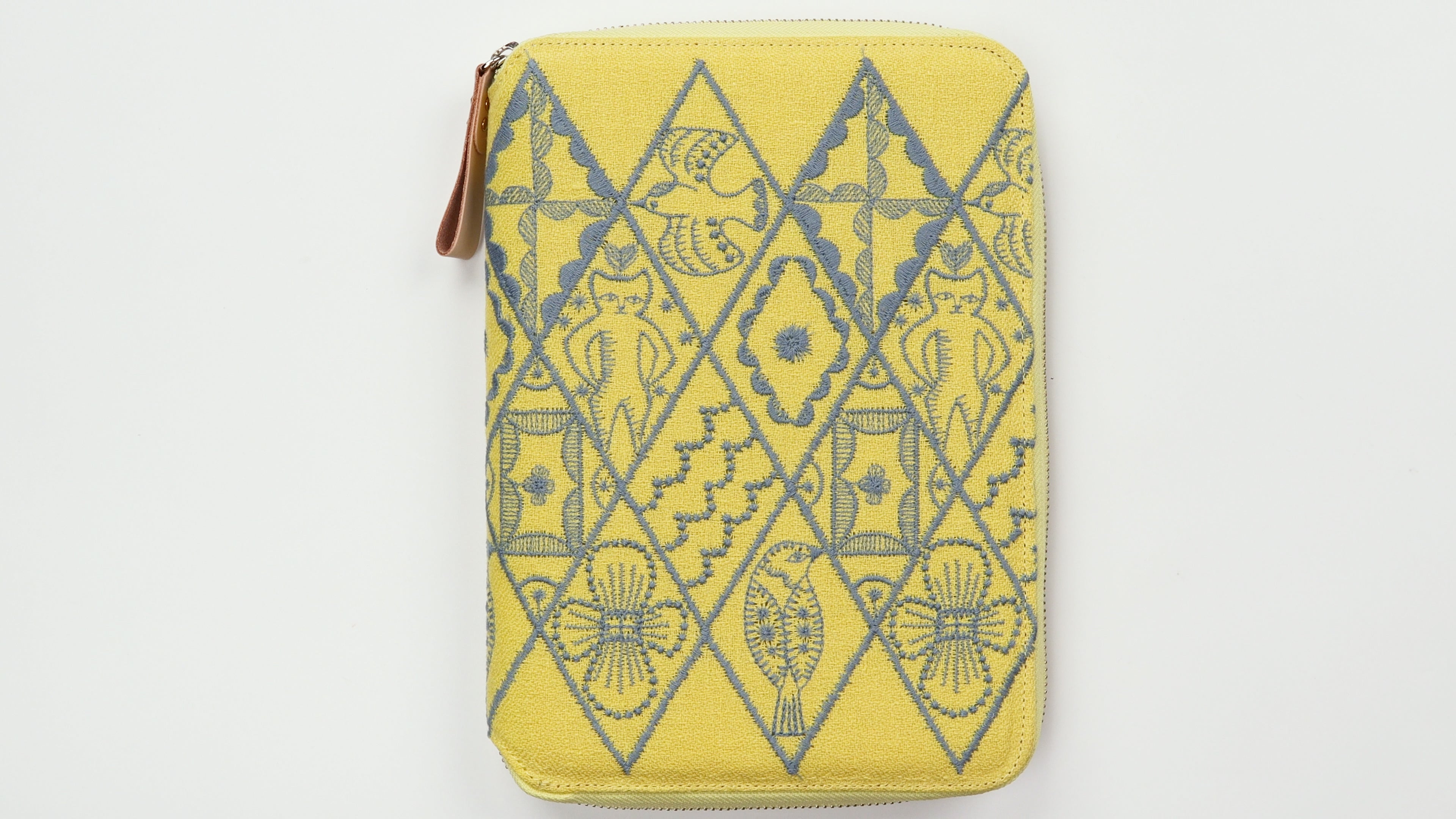 Hobonichi Techo Cousin Cover 2024 - minä perhonen: symphony (Yellow)