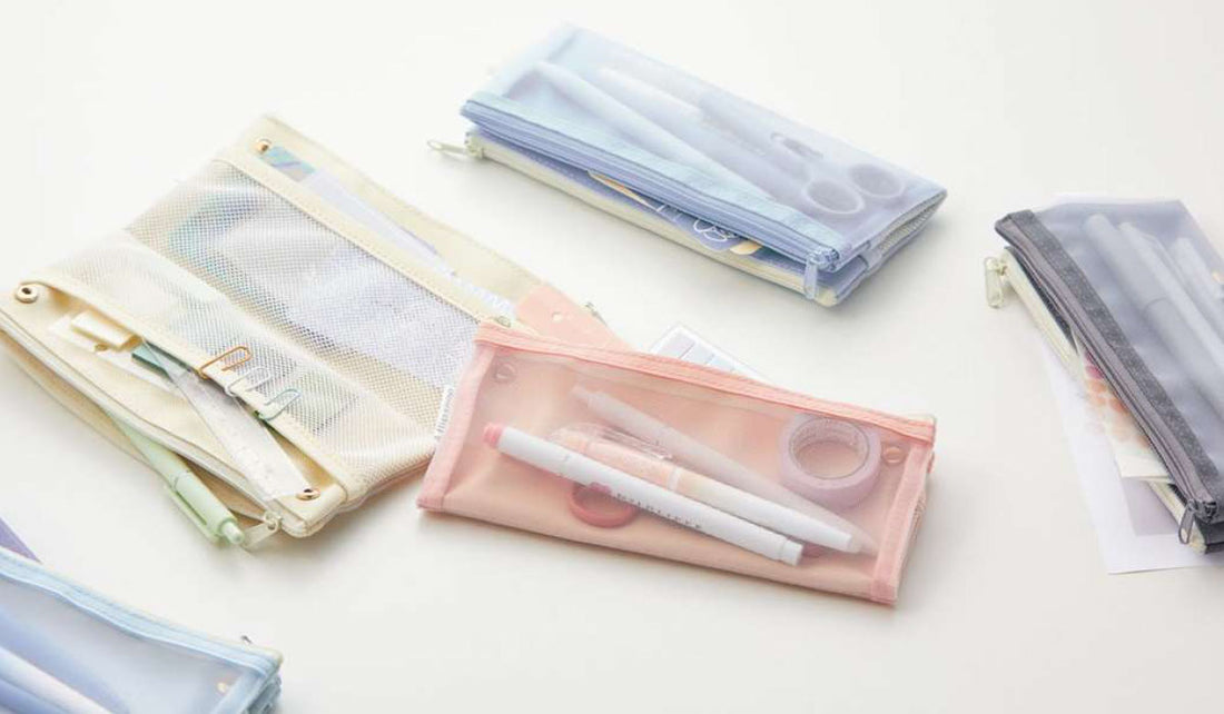 Compact pen cases for three to five pens