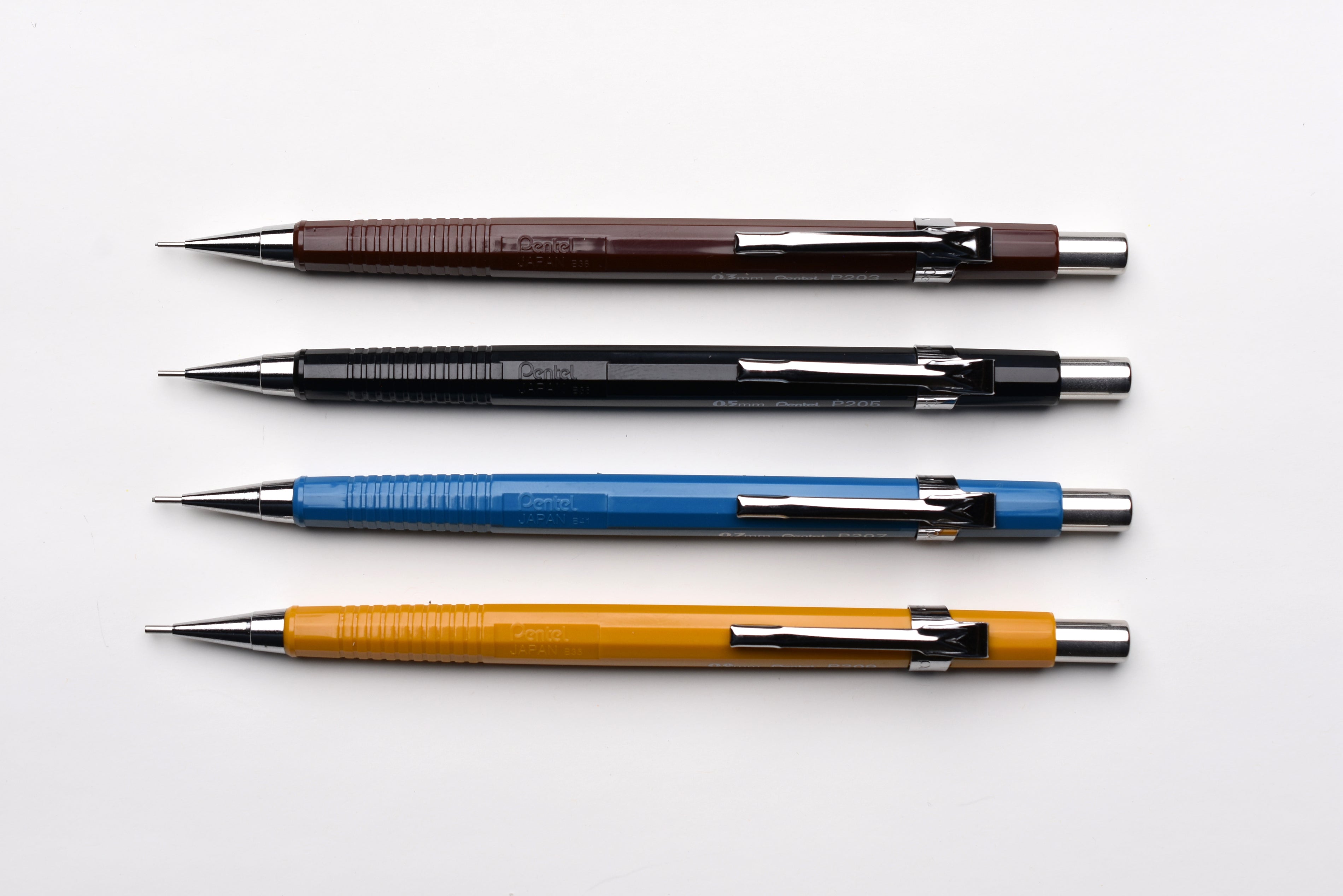 Pentel 0.5mm (P205) Zwart P200-serie automatisch mechanisch tekenpotlood navulbare loodgum P205-A (Pack van 3 Pentel 0.5mm (P205) Zwart P200-serie automatisch mechanisch tekenpotlood navulbare loodgum P205-A (Pack van 3