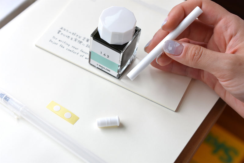 Kuretake Karappo Stylo, Lot de 5 stylos à pointe oblique, Stylo rechargeable à encre vide, pour lettrage, calligraphie, illustration, dessin, Fabriqué au Japon Kuretake Karappo Stylo, Lot de 5 stylos à pointe oblique, Stylo rechargeable à encre vide, pour lettrage, calligraphie, illustration, dessin, Fabriqué au Japon