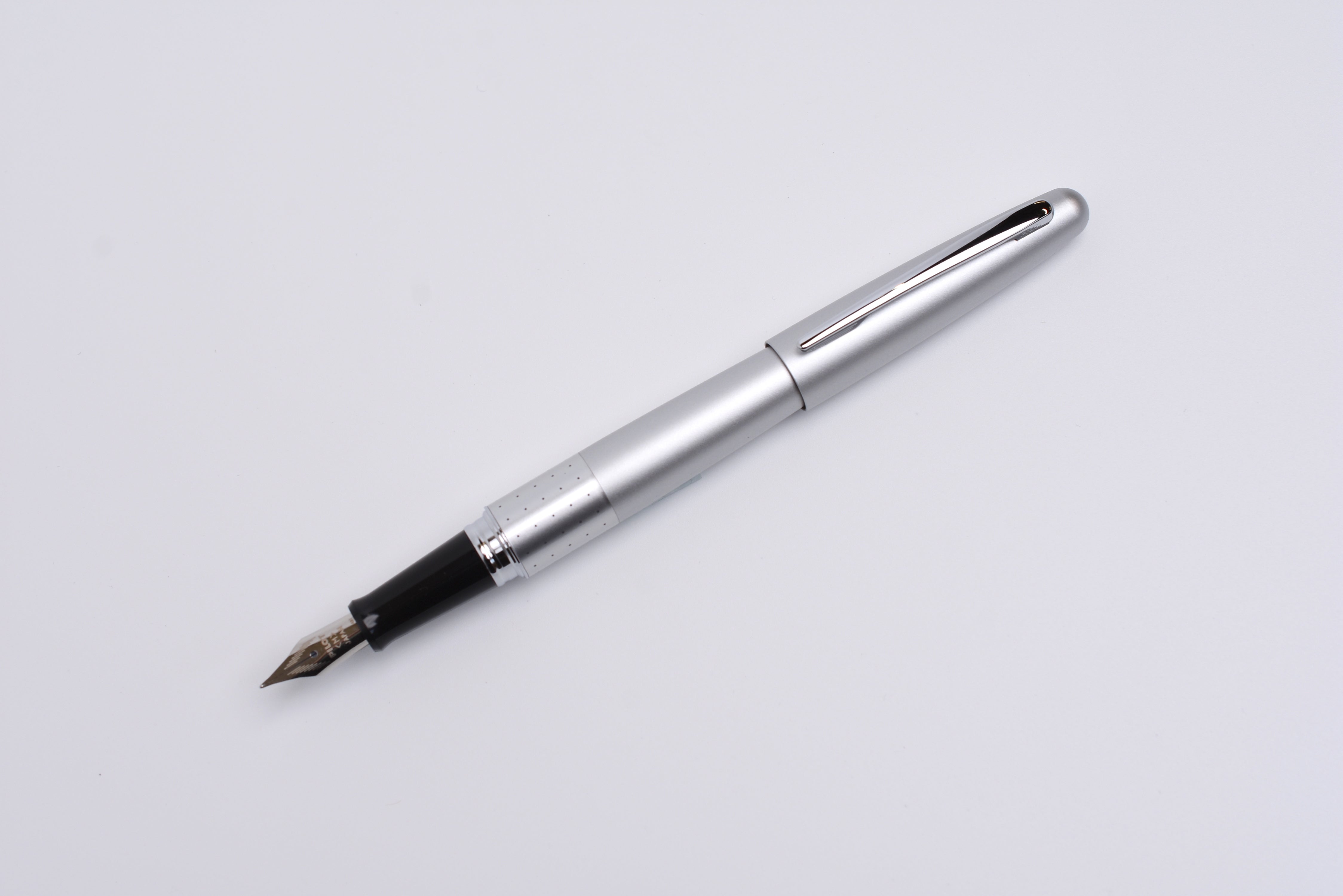 Pilot MR Metropolitan Fountain Pen - Silver Dot