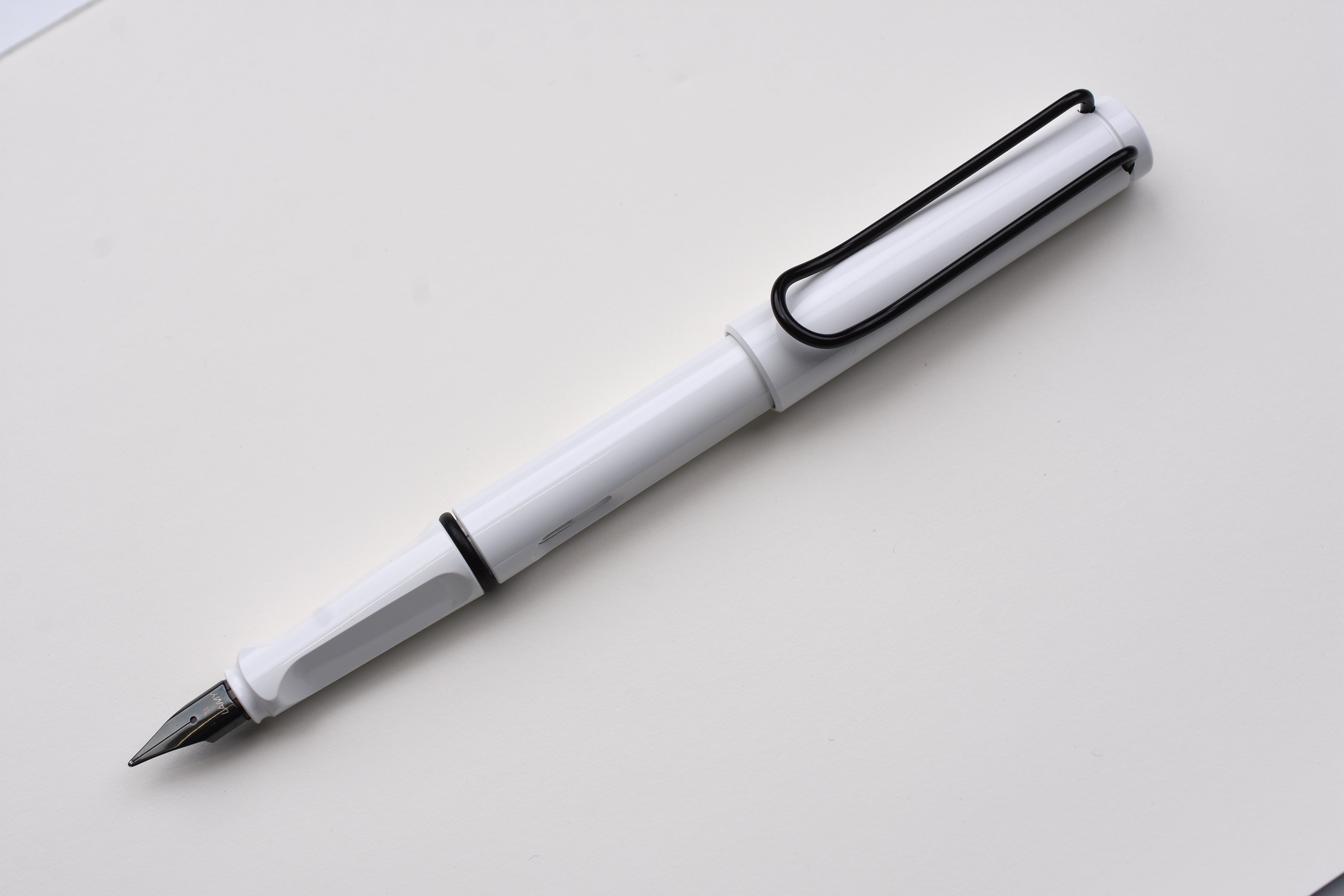 LAMY Safari Fountain Pen - White/Black - Special Edition – Yoseka